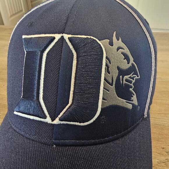 Vintage Duke Blue Devils Fitted Hat Cap 90s Dark Blue 3D Embroidered NCAA Retro - Picture 2 of 9